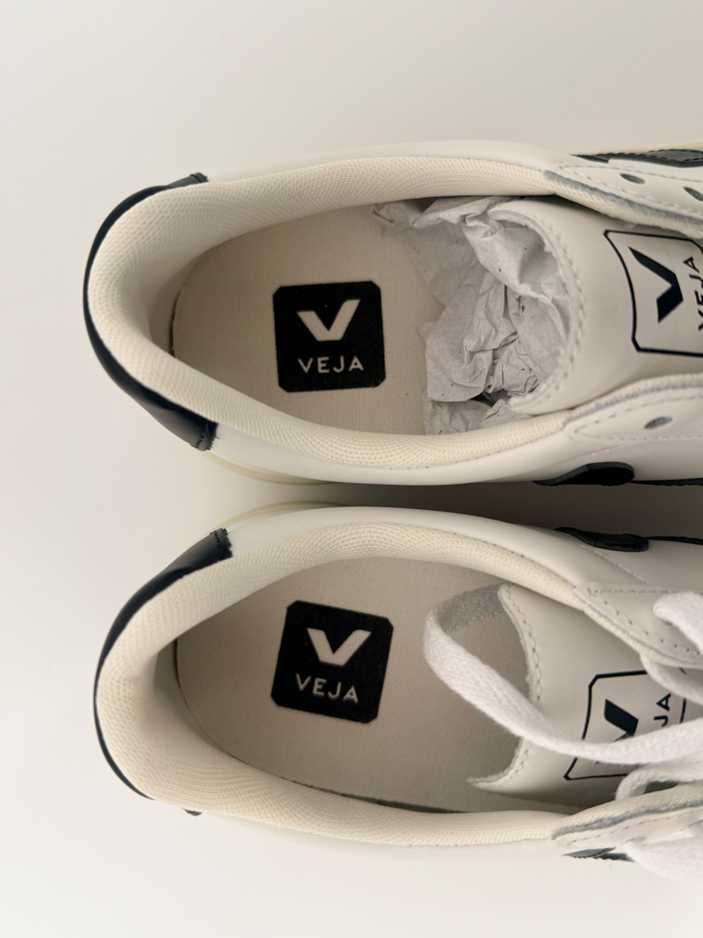 *NEW* VEJA White Leather Sneakers with Black Accent - Size 7 - Picture 7 of 11